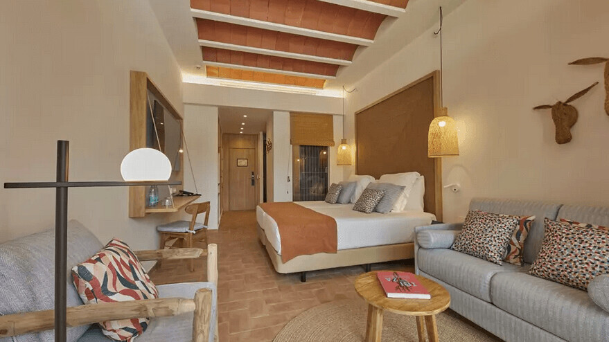 Swim-Up Deluxe with Garden View